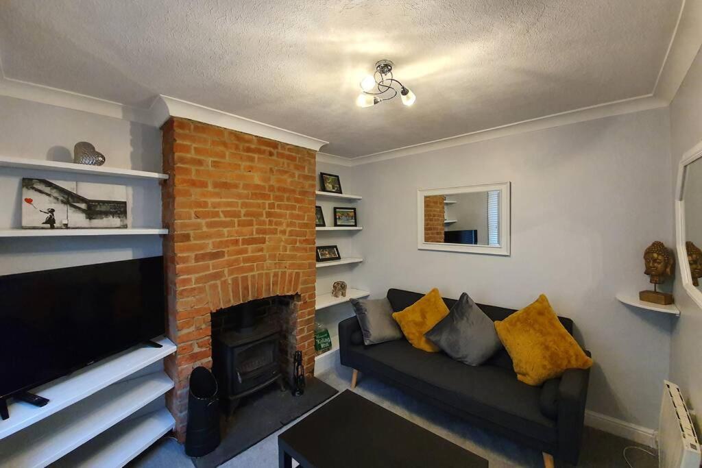 Апартаменты Cosy, Quirky, Comfy 'N' Chic House- Суиндон Экстерьер фото